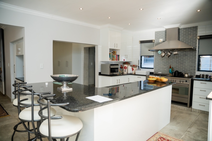 6 Bedroom Property for Sale in Wilkoppies North West